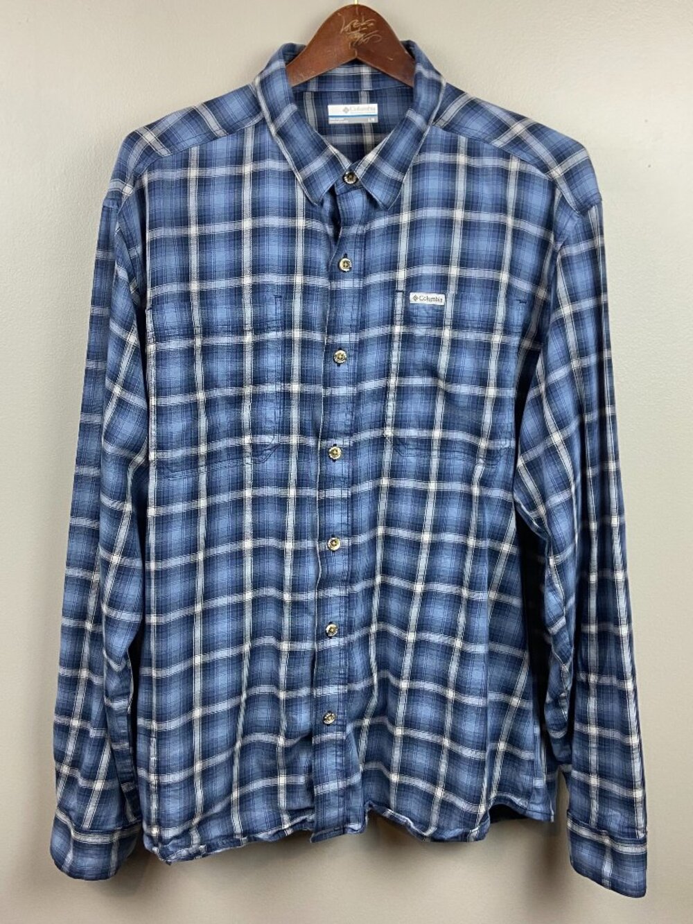 Columbia Men's Blue Plaid Button Up Size Large Classic Preppy Outdoor